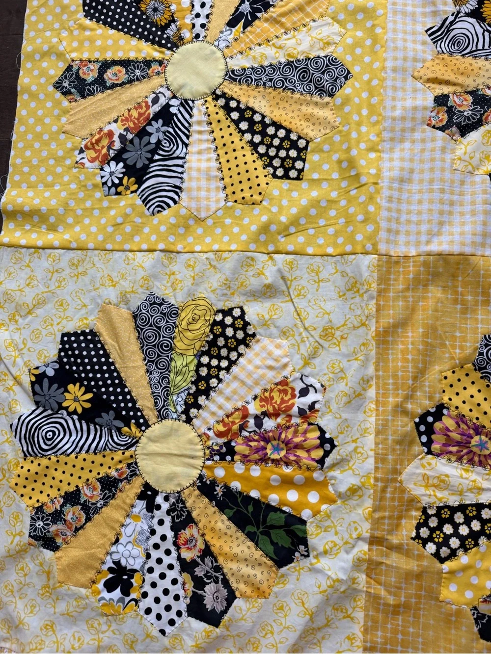 Dresden Plate Quilt Top 60” X40” + 6 Blocks + 2 Unfinished +Fabric Appliquéd